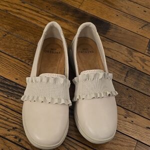 Earth Origins leather ruffle slip on sneakers - 7-1/2